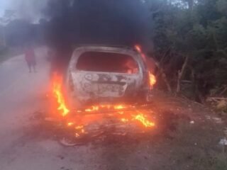 Diduga Mabuk, Pengemudi Innova Celaka di Sarmi–Kendaraan Terbakar Sebelum Dievakuasi