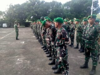 Dandim 1310/Bitung Sambut Kedatangan Prajurit Yonif TP 916/SDY di Lokasi Marshaling Area
