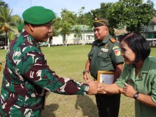 Sebagai Bentuk Penghargaan dan Penghormatan, Dandim 1310/Bitung Lepas Anggota Pindah Satuan dan Purna Tugas