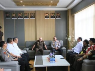Kapolda Papua Barat Silaturahmi dengan Kepala Kejaksaan Tinggi Papua Barat, Perkuat Sinergitas Penegakan Hukum