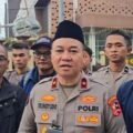 Polri dan Jurnalis Bagikan 1.500 Takjil kepada Masyarakat di Sekitar Mabes Polri