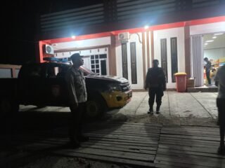 Patroli Dialogis Polsek Sarmi Pastikan Situasi Kamtibmas Tetap Kondusif