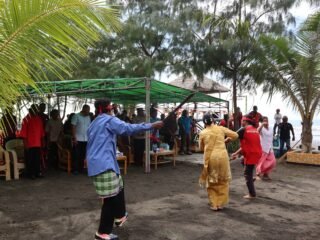 Wakili Kapolres Sarmi, Kabag Log Hadiri Meriahnya Perayaan HUT Pattimura ke-209 di Tafarewar Beach