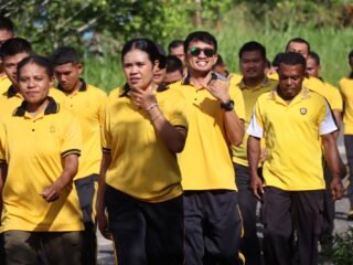 Olahraga Pagi Jadi Rutinitas Personel Polres Sarmi untuk Dukung Kinerja Optimal