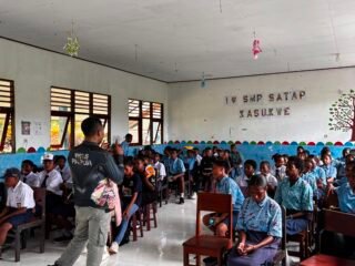 Polres Sarmi Perkuat Benteng Generasi Muda Melalui Sosialisasi Bahaya Narkoba di SMP Negeri Satap Kasukwe