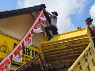 Semarakkan HUT ke-81 Kemerdekaan RI, Polsek Bonggo Laksanakan Pemasangan Umbul-Umbul dan Bendera Merah Putih