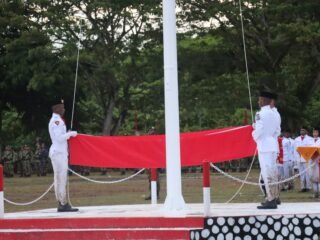 Tutup Rangkaian HUT ke-81 RI, Kapolres Sarmi Hadiri Upacara Penurunan Bendera