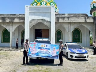 Semarak Hari Lalu Lintas Bhayangkara ke-71, Sat Lantas Polres Sarmi Hadir Bersihkan Masjid Nurul Ikhsan