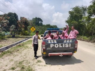 Patroli Dialogis Polsek Pantai Barat, Polisi Sambangi Tokoh Masyarakat hingga Kawal Anak Sekolah