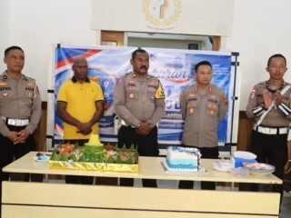 Potong Tumpeng HUT Lalu Lintas ke-71, Kapolres Sarmi: Tetap Profesional dan Solid Layani Masyarakat