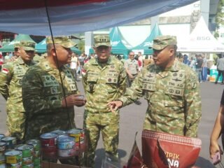 Bantu Warga Penuhi Kebutuhan Pokok dengan Harga Terjangkau, Kodim 1310/Bitung Ikut Berptartisipasi dalam Kegiatan Bazar Murah Peringati HUT ke-81 TNI