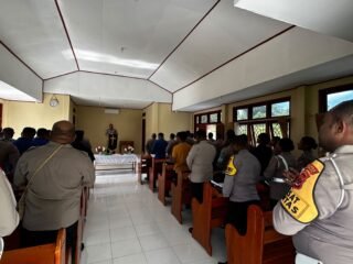 Melalui Binroh Nasrani, Polres Sarmi Perkuat Iman dan Semangat Melayani Masyarakat